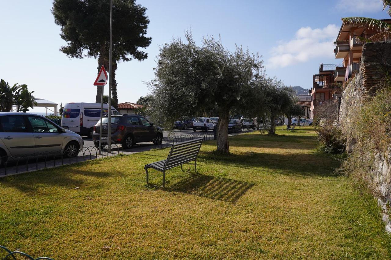 Vacanza Taormina Mare Mazzeo Exterior foto